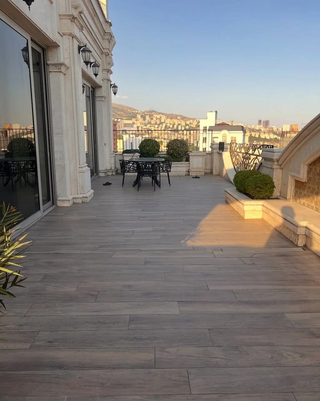 پنت۵۰۰متری درسنبل/طبقه ده/۱۰۰مترتراس۶پارکینگ